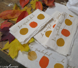 simple screen print fabric napkins with embroidery hoop and paper stencils